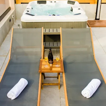 With Jacuzzi, Tavern And Shared Pool Lejlighed Sveti Filip i Jakov