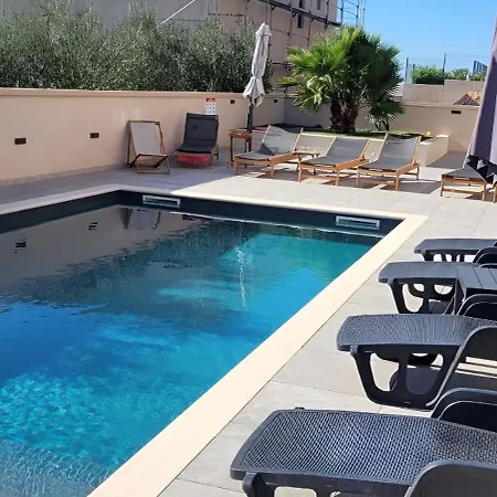 With Jacuzzi, Tavern And Shared Pool *