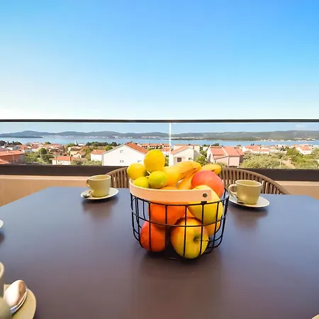 Lejlighed With Jacuzzi, Tavern And Shared Pool Sveti Filip i Jakov