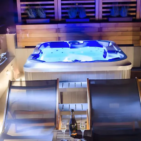 Lejlighed With Jacuzzi, Tavern And Shared Pool *