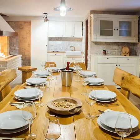 Lejlighed With Jacuzzi, Tavern And Shared Pool Sveti Filip i Jakov