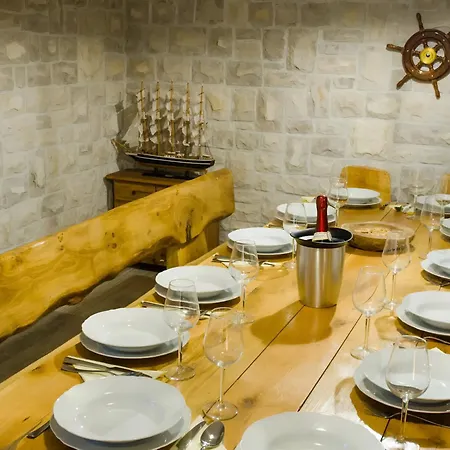 With Jacuzzi, Tavern And Shared Pool Lejlighed Sveti Filip i Jakov