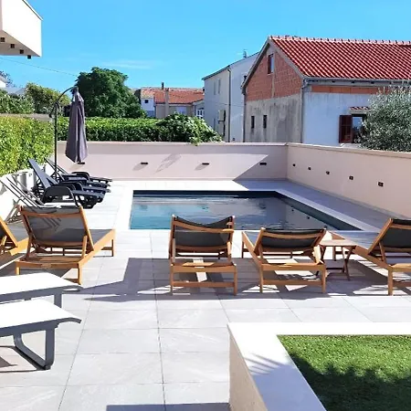 With Jacuzzi, Tavern And Shared Pool *