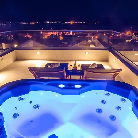 Lejlighed With Jacuzzi, Tavern And Shared Pool